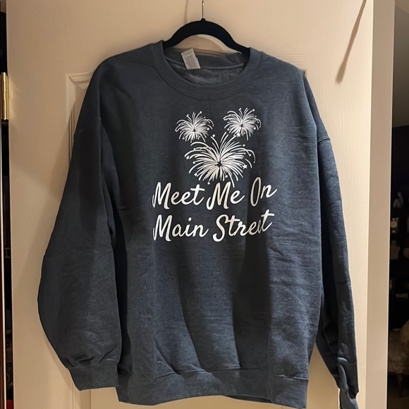 Gray ‘Meet Me On Main Street' Sweatshirt - Picture 2 of 4